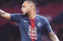 ПСЖ клуби "Монако" билан ўйинга ўзига хос чемпионлик йўлакчаси орқали чиқиб келди. Иккала жамоа махсус либосларда ўйнамоқда