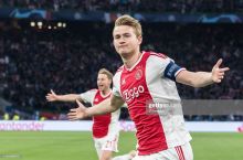De Yong: "De Ligt uni "Barselona"da ko'rishni istayotganimni biladi"