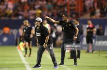 Maradona "Dorados" murabbiyligidan ketadi. Uning elkasi va tizzasi operaciya qilinadi