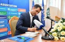 Ravshan Ermatov ishtirokidagi matbuot anjumanidan suratlar