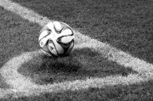 Germaniyalik futbolchi maydonning o'zida vafot etdi