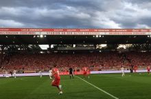 Bundesligaga ilk bora chiqqan klubning muxlislari 1-turda tasirli performans uyushtirishdi