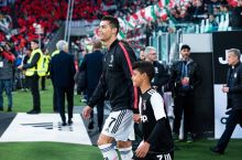 Ronaldu o'g'liga Lissabondagi eski uyini ko'rsatdi, kichik Krishtianu esa bunga ishonmadi