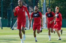 "Liverpul" himoyachisi bilan shartnomani uzaytirmoqchi