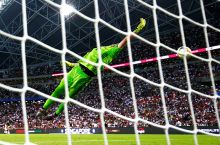 Bir daqiqa ichida maydon markazidan ikkita gol urildi