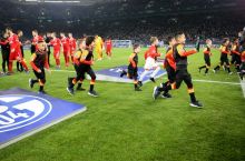 Futbolchilar nima uchun maydonga bola bilan chiqadi? Bu ham biznesmi?!