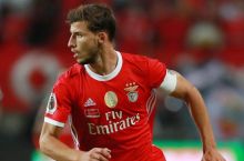 "Manchester Yunayted" qiziqqan yana bir futbolchi klubi bilan shartnomasini uzaytirdi