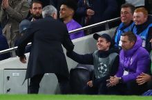 Mourinyu bolboyni "Tottenxem"ning jamoaviy tushligiga taklif qildi