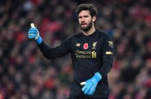 Alisson faoliyati davomida birinchi marta qizil kartochka oldi