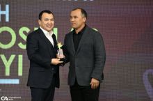 “Yilning eng yaxshi yoshlar murabbiyi” – Ro'ziqul Berdiev: “Bunday etirofdan xursandman”