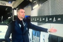 Ronaldu "ko'rinmas muxlislar"ga besh tashladi (FOTO+VIDEO)