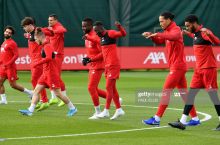 "Liverpul" ham mashg'ulotlarni to'xtatdi