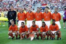 "Bitta forma". Qaysi futbolchi xayolingizga keldi?