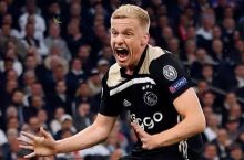MYU va “Real “Ayaks” futbolchisi uchun kurashadi