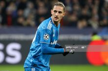 "Nyukasl" yana bir top-futbolchini nishonga oldi