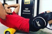 Olamsport: Toni Fergyuson mashg'ulotlarga qaytdi, Tayson - Xolifild jangi uchun afisha va boshqa xabarlar