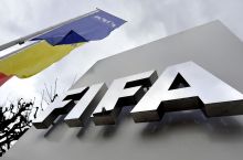 FIFA vaqtincha futbolchilarga mavsum davomida uchta klubda o'ynash imkonini taqdim etdi