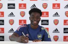 Saka "Arsenal" bilan uzoq muddatli shartnoma imzoladi