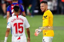 LaLiga. “Sevilya“ jamoasi hujumchisi Lukas Okampos “Sevilya“ ning g'alabasi uchun hamma narsani qildi: u gol urdi, keyin darvozabonga aylandi va “Eibar“ posbonining zarbasini 101-daqiqada qaytardi!