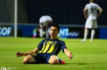 Penalti, to'rtta gol, quvonchdagi Arslanmirat va Odil, boshini ushlab qolgan SHota. Markaziy o'yindan ajoyib GALEREYA