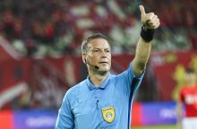 Mark Klattenburg hakamlik faoliyatini yakunladi