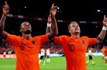 "Barselona" Depay bilan shartnomani kelishib oldi va Veynaldumning agenti bilan muzokaralar olib bormoqda