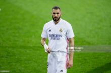 Benzema LaLiganing o'tgan mavsumidagi eng yaxshi futbolchisi sovrinini qabul qilib oldi