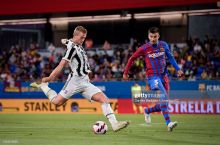 "Barselona" de Ligt uchun "Manchester Yunayted" va "CHelsi" bilan kurashmaydi