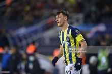 Rasman: Mesut O'zil "Istanbul Bashakshexir"ga o'tdi