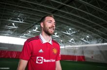 Eriksen MYU futbolchisi sifatida tanishtirildi