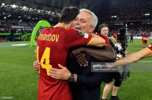 Mourinyu “Roma”dan uch futbolchini sotishni so'ragan. Transfer puliga PSJ o'yinchisi olib kelinadi