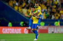 Dani Alves Braziliya TJda rekord qo'ydi. Tyago esa ikkinchi