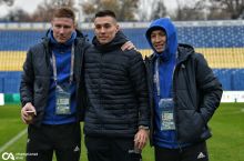 O'zbekiston va Qozog'iston MTJ azolari, bosh hakam Sergey Karasyov, taniqli jurnalist Timur Juravel "Paxtakor" stadionida