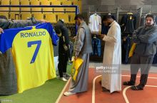 "Al Nassr" Ronaldu nomi tushirilgan barcha liboslarni bir soat ichida sotib bo'ldi
