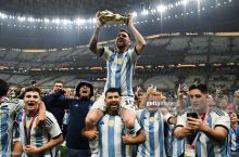 Aguero: "Messi JCH-2022dagi g'alabani nishonlayotganimizda mendan jahli chiqib, ichishni bas qilishni talab qildi"