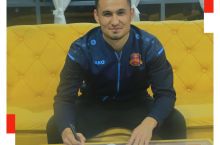 Rasman: Jasur Xolto'raev "Qizilqum" futbolchisi sifatida tanishtirildi