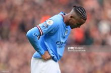 Akanji: "Balki bosh hakamni "Old Trafford" salobati bosgandir"