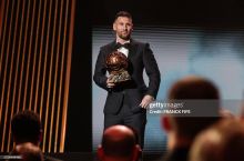 "Ballon D'or" маросими. Саккизинчи соврин, "Барселона" футболчисига топширилган "Олтин тўп" ва бошқа ғолиблар