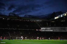 "Old Trafford" tamirtalab holatda, derbida betonning ayrim qismlari muxlislarning ustiga tushgan