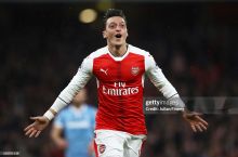 Mesut O'zil XXI asrning eng yaxshi murabbiyi haqida fikr bildirdi