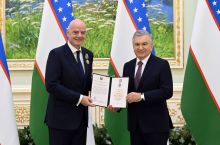 Шавкат Мирзиёев Жанни Инфантинога “Дўстлик” орденини топширди
