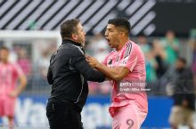 Луис Суарес Лига кубоги финалида рақибига тупургани учун МЛСда учта ўйинга дисквалификация қилинди