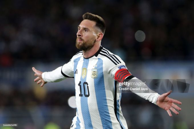 Men uning qahvasiga kirdim va u uni ichdi (foto)