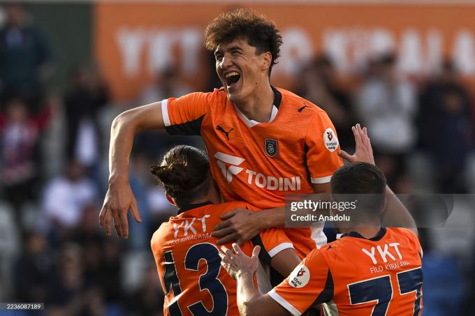 Sofascore. Тўпурарлар пойгасида пешқадам бўлиб олган Шомуродов кечаги учрашувда неча баҳо олди?