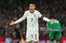 ФИФА Роналду мухлисларининг танқидлари ортидан Жаҳон чемпионати постерини ўчириб ташлади