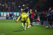 Туркия Суперлигаси. Ютиб турган "Ризеспор" иккинчи бўлимда "Фенербахче"дан 5 та гол ўтказди, Алиқулов туширилмади