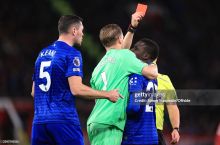 "Эвертон" футболчиси жамоадошига шапалоқ туширгани учун четлатилди