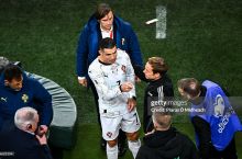 "ФИФАнинг Роналдуга бўлган алоҳида муносабати ҳакамлар ишончи ва обрўсини издан чиқаради". Журналист Уинтер Криштианунинг шартли дисквалификацияси ҳақида