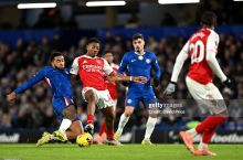 АПЛ. Қизиқарли кечган "Челси" ва "Арсенал" жамоалари ўртасидаги Лондон дербисида дуранг қайд этилди, "аристократлар" ўйиннинг катта қисмини ўн киши бўлиб ўтказишди