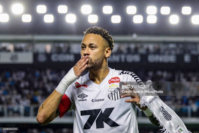 Неймар "Сантос"ни "тортиш"да давом этмоқда. Бу сафар ҳужумчи хет-трик қайд этди